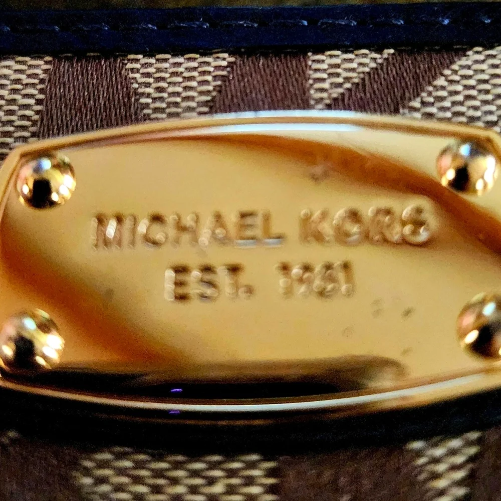 Michael Kors Jet Set MED Zip Around Wallet